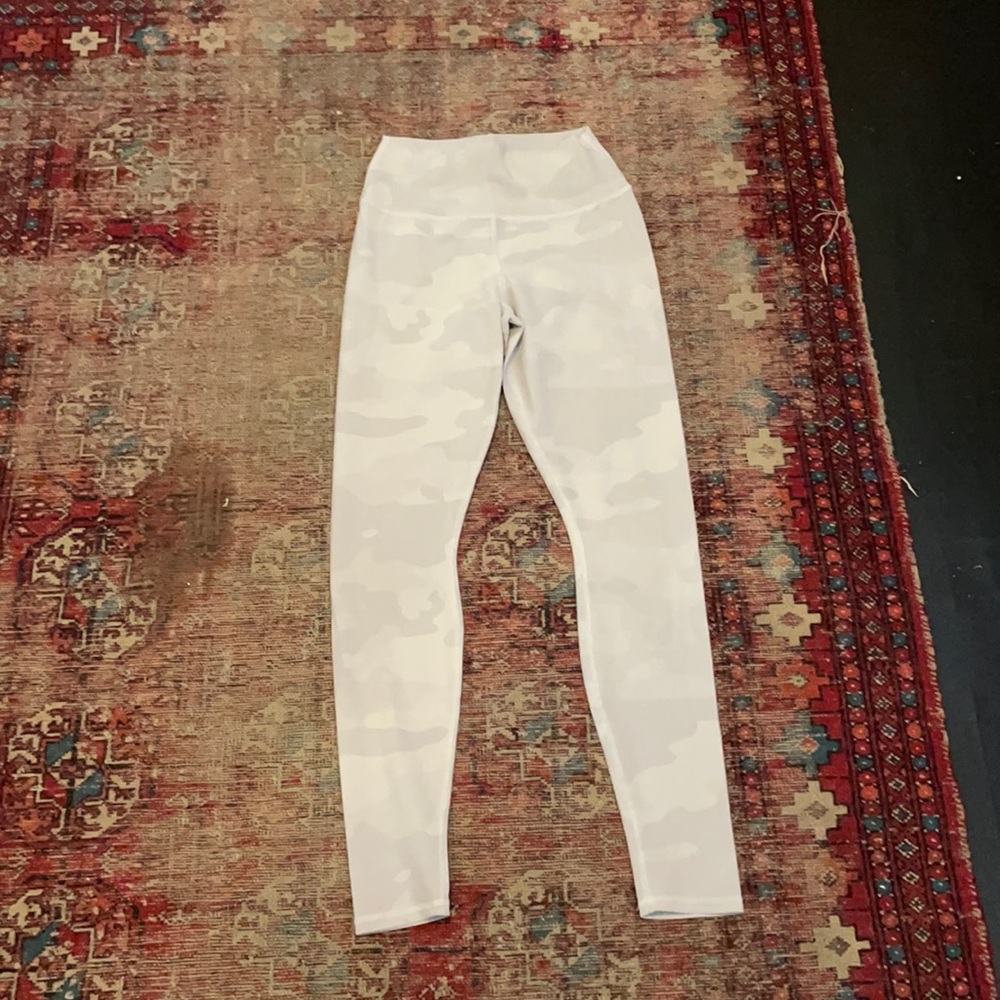 Alo white camo leggings size medium